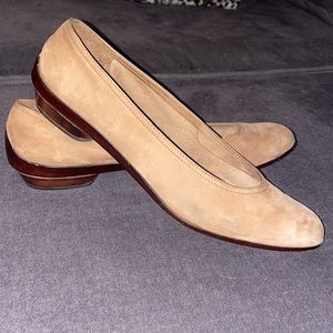 Salvatore Ferragamo Boutique tan suede ballet flats made in Italy size 8 B